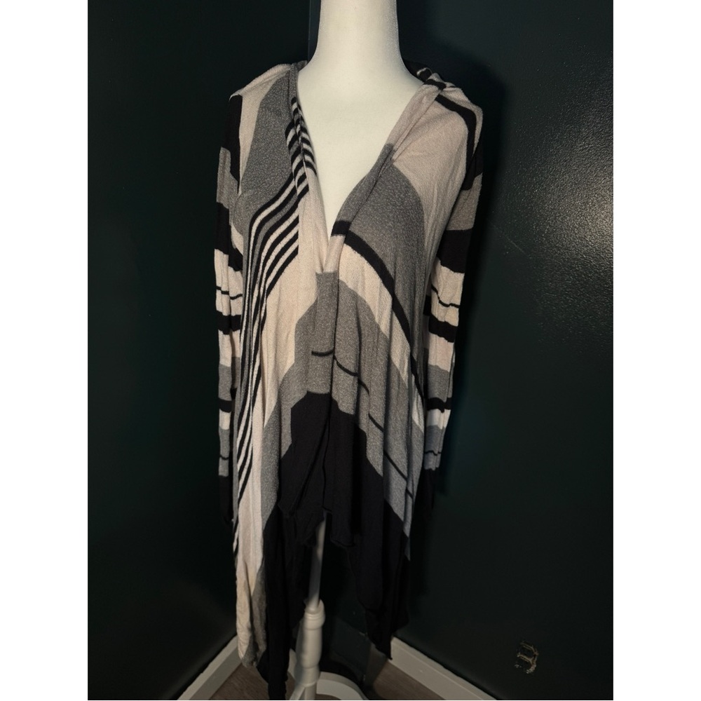 John + Jenn • Jonah Striped Open Cardigan • ASO Elena Gilbert - Picture 3 of 7